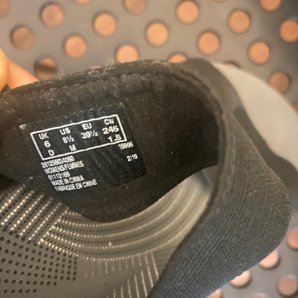 Clarks comfortable cushion shoes size 8 1/2 - Picture 5 of 8